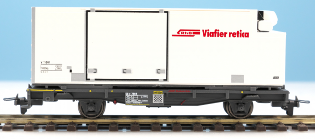 2269 161 RhB Lb-v 7864 avec conteneur "Rhätische Bahn/Viafier Retica"